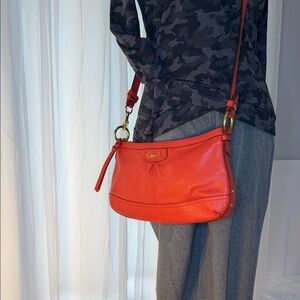 COACH EUCK1221 – F19729 poppy red hobo convertible strap bag. Stunning!